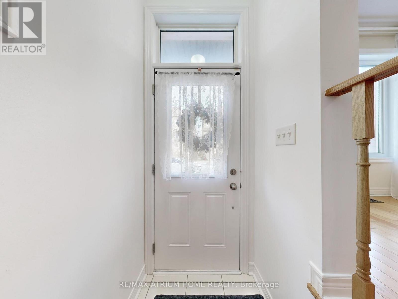 17 Kawneer Terrace, Toronto, Ontario  M1P 2X1 - Photo 3 - E12796190