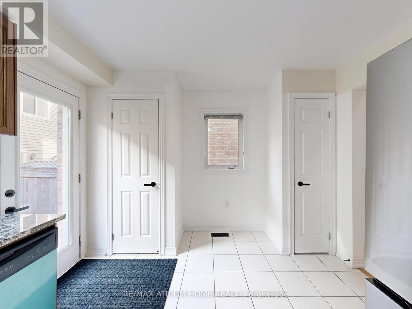 17 Kawneer Terrace, Toronto, Ontario  M1P 2X1 - Photo 4 - E12796190