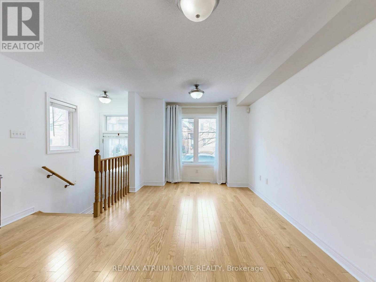 17 Kawneer Terrace, Toronto, Ontario  M1P 2X1 - Photo 5 - E12796190