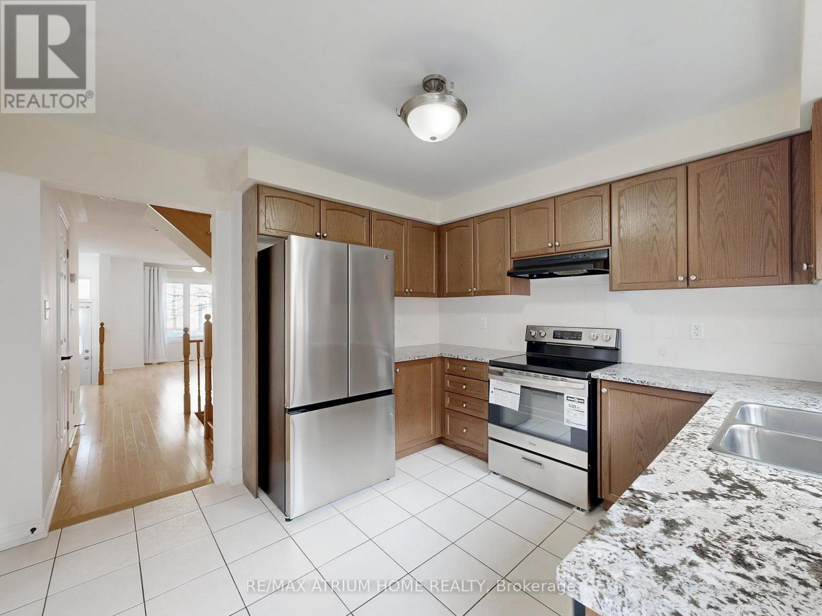 17 Kawneer Terrace, Toronto, Ontario  M1P 2X1 - Photo 9 - E12796190