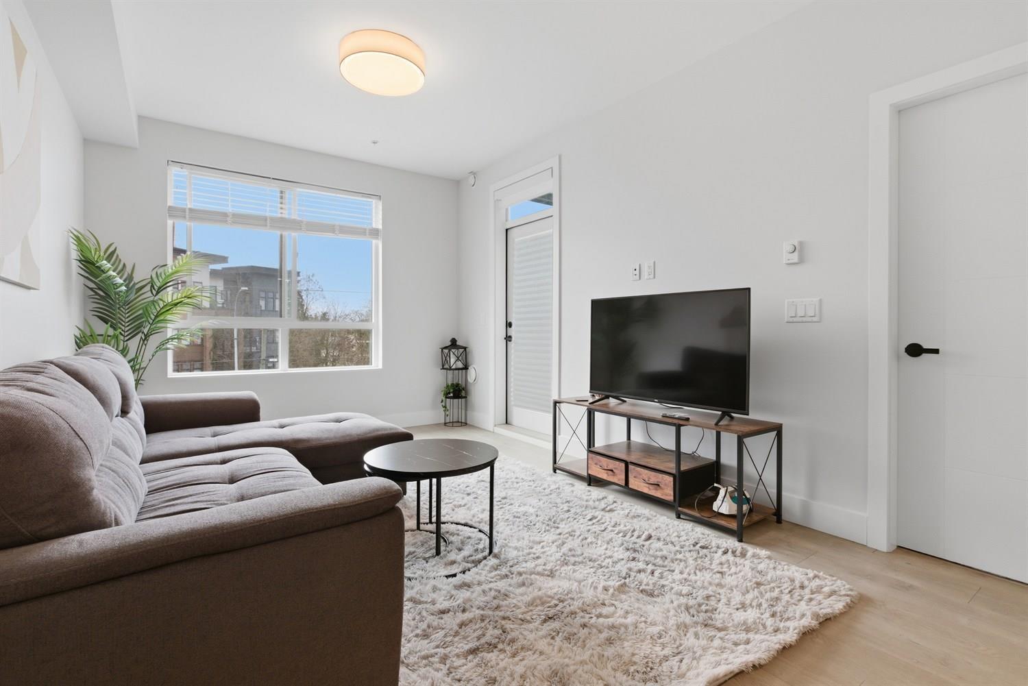 305 20061 FRASER HIGHWAY, Langley, British Columbia