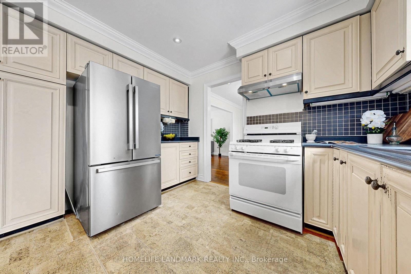 51 Emeline Crescent, Markham (Markham Village), Ontario  L3P 4G2 - Photo 10 - N12796186