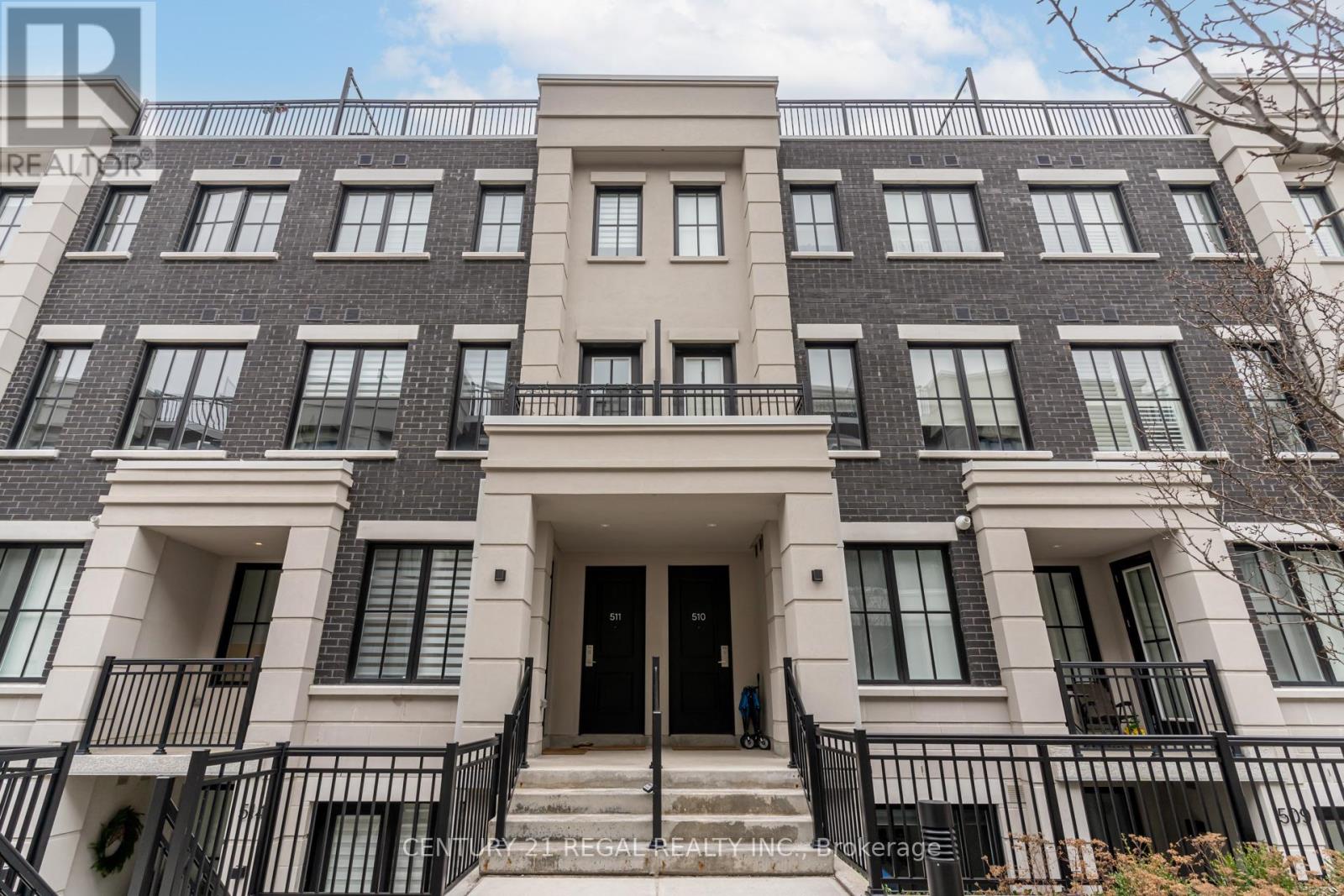 512 - 657 Cricklewood Drive, Mississauga, Ontario  L5G 0B8 - Photo 1 - W12796200