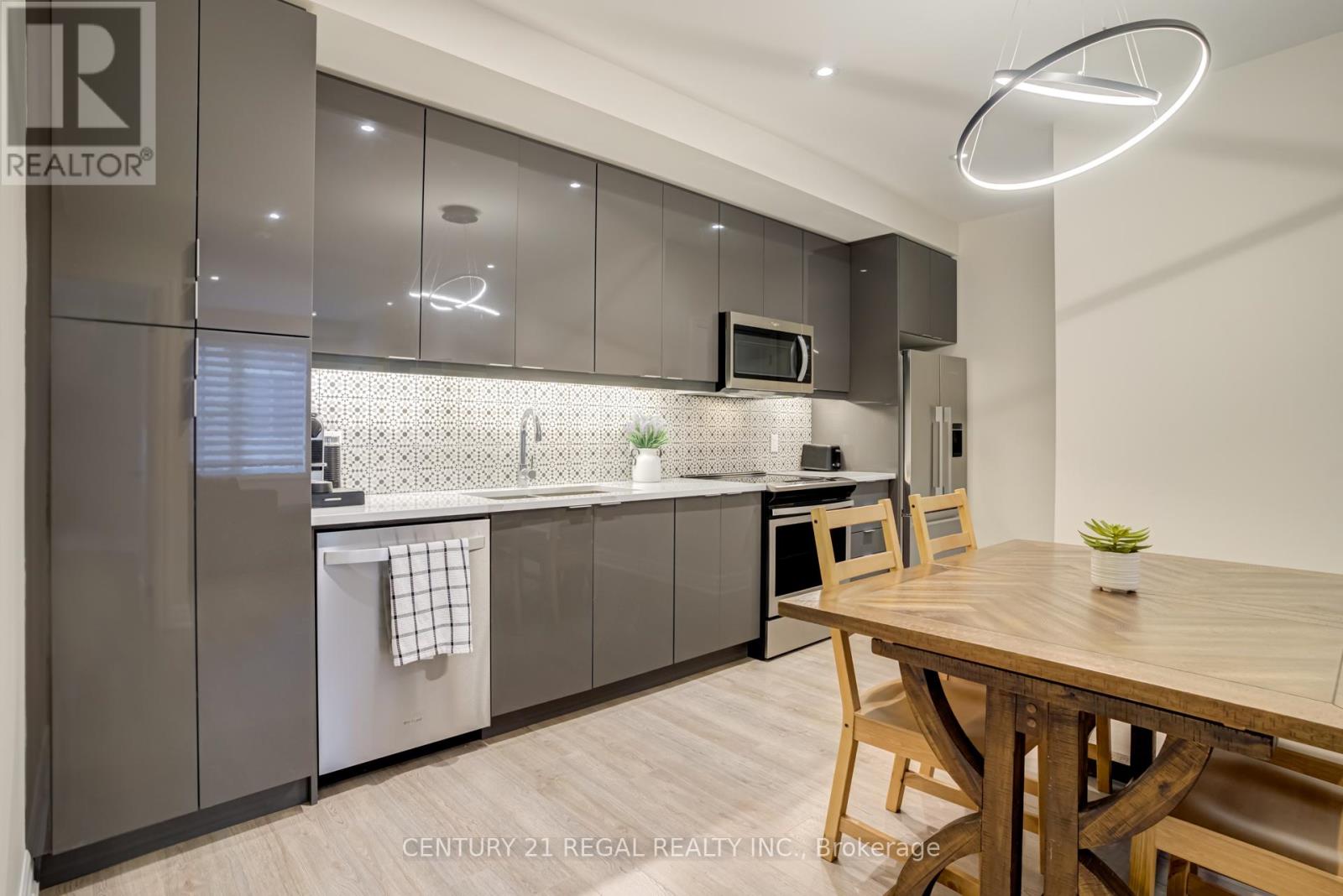 512 - 657 Cricklewood Drive, Mississauga, Ontario  L5G 0B8 - Photo 10 - W12796200