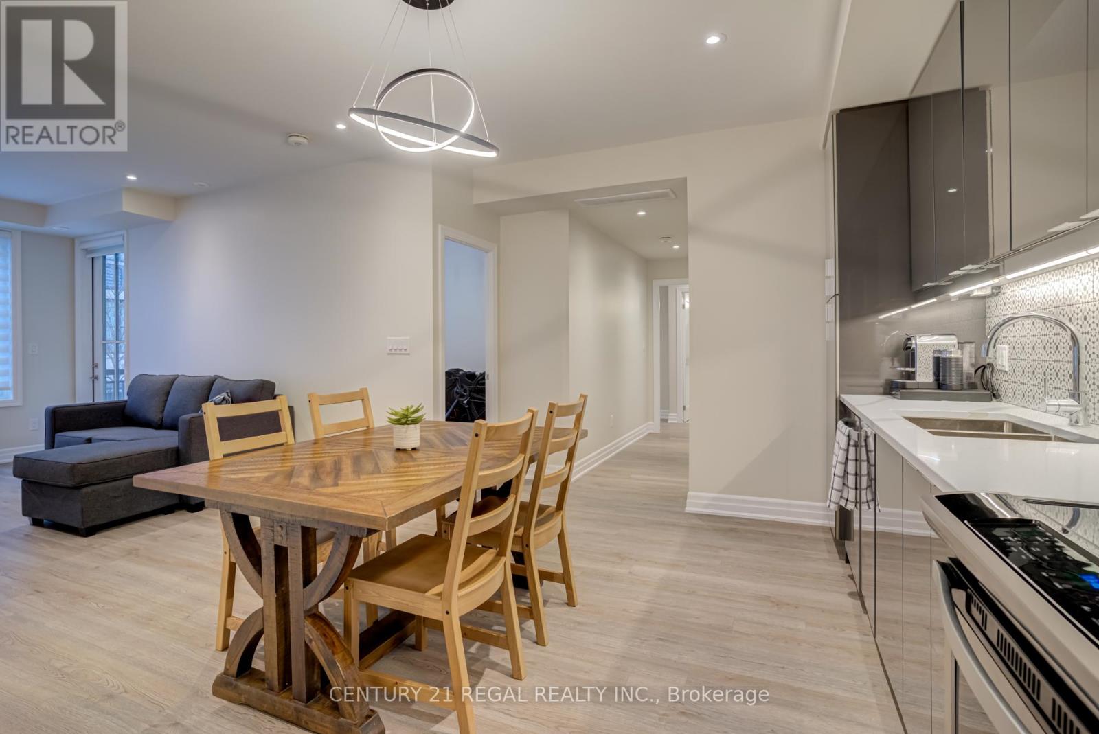 512 - 657 Cricklewood Drive, Mississauga, Ontario  L5G 0B8 - Photo 12 - W12796200