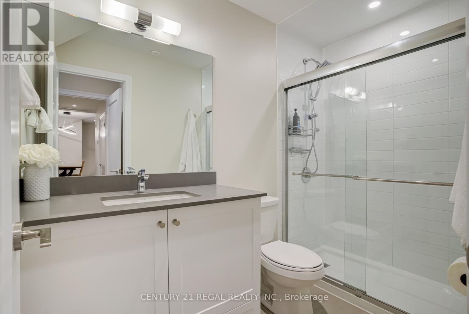 512 - 657 Cricklewood Drive, Mississauga, Ontario  L5G 0B8 - Photo 17 - W12796200