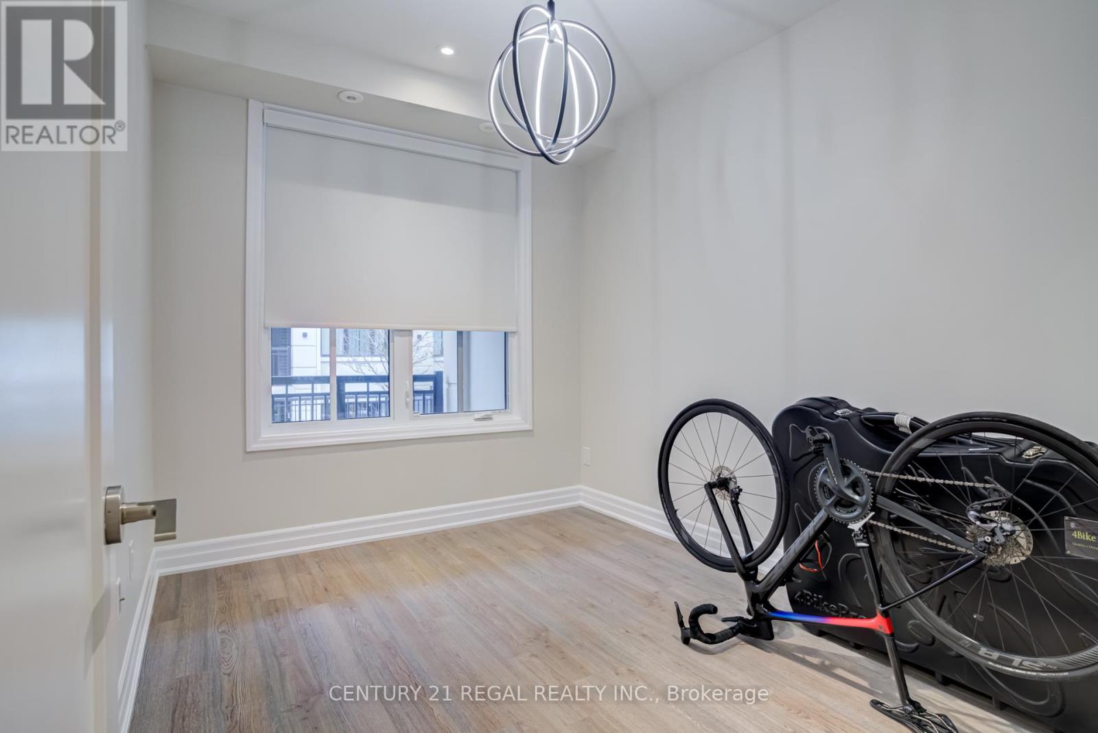 512 - 657 Cricklewood Drive, Mississauga, Ontario  L5G 0B8 - Photo 18 - W12796200