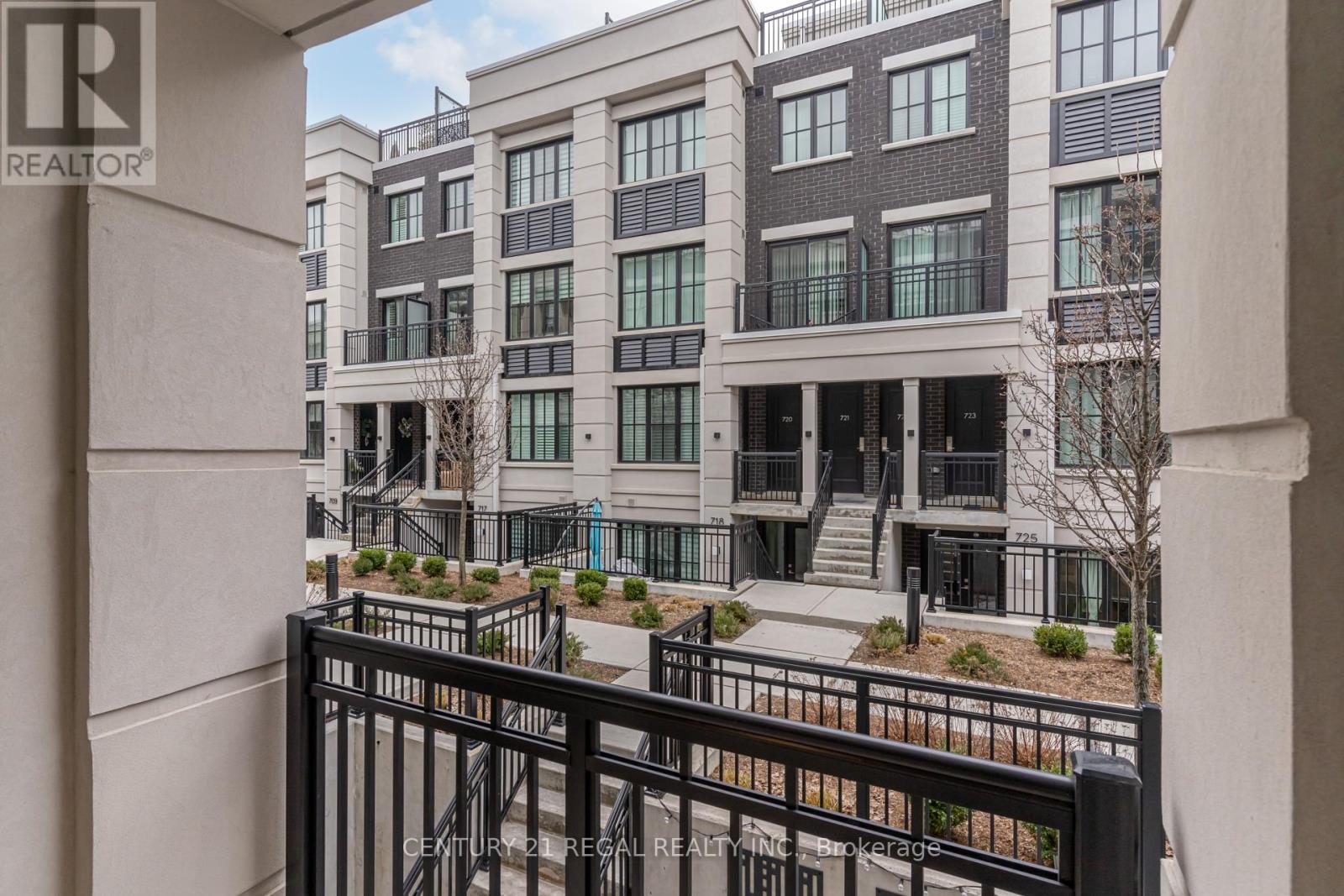 512 - 657 Cricklewood Drive, Mississauga, Ontario  L5G 0B8 - Photo 6 - W12796200