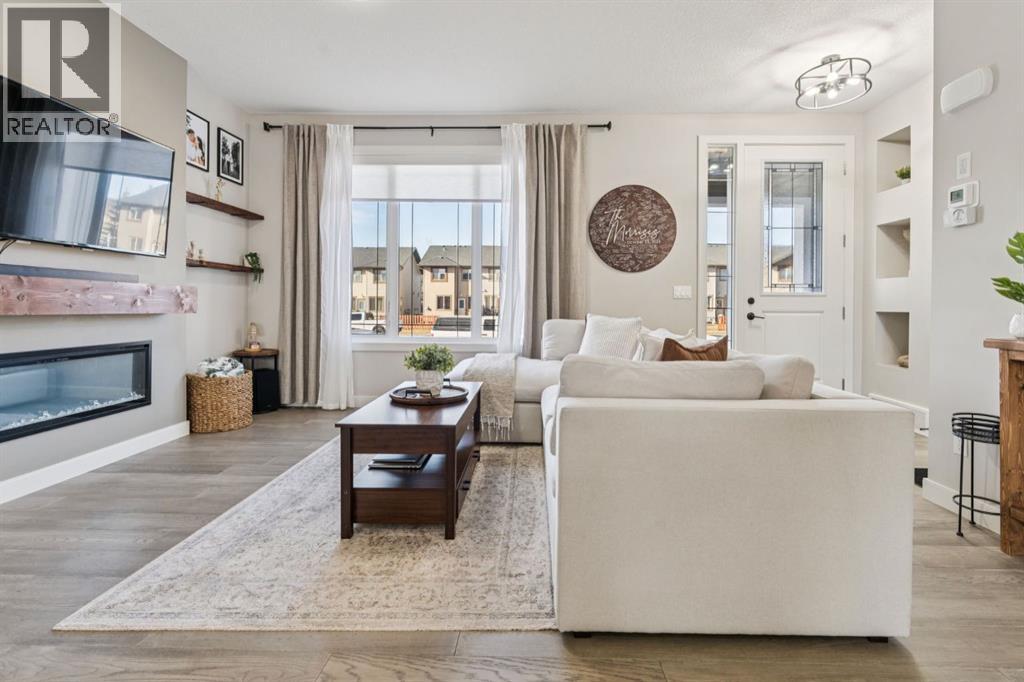 512 River Avenue, Cochrane, Alberta  T4C 3B8 - Photo 3 - A2286198