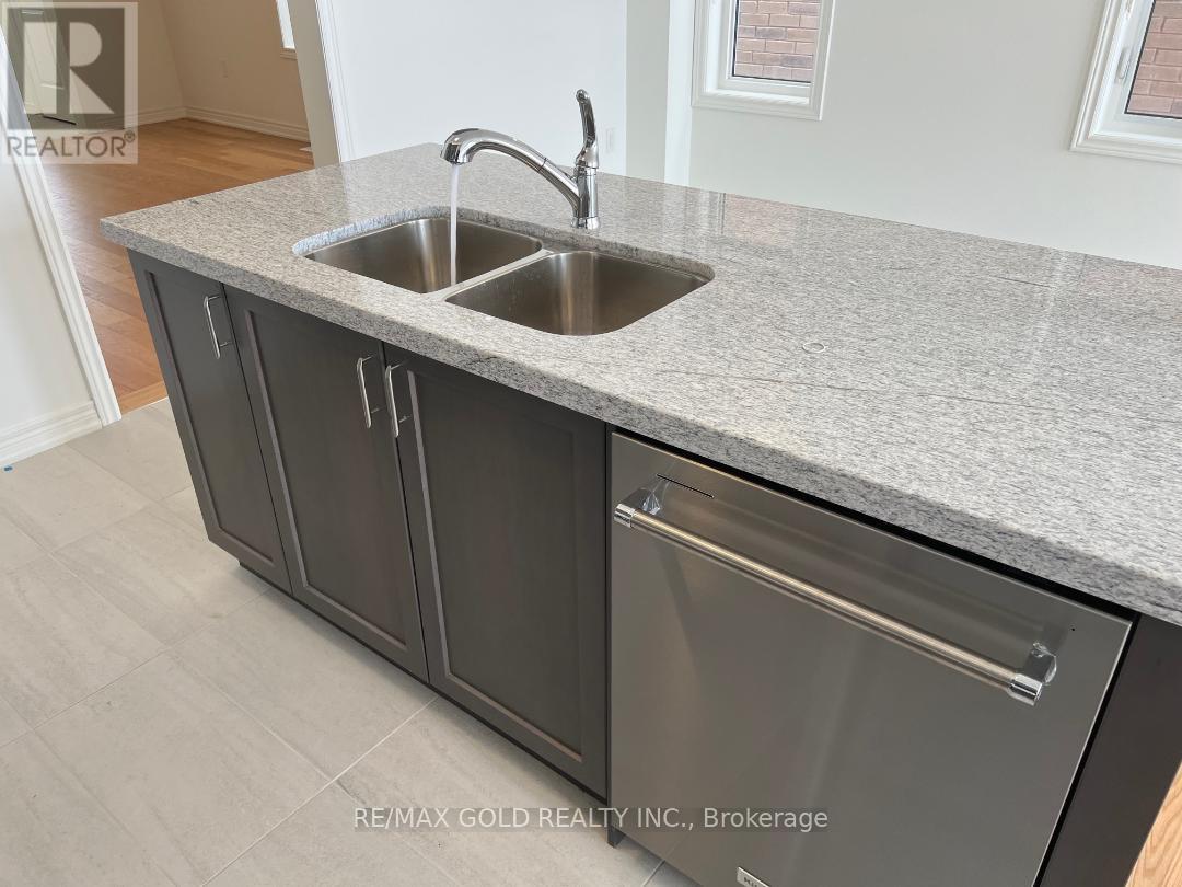 105 Picardy Drive, Hamilton (Stoney Creek Mountain), Ontario  L8J 0M9 - Photo 10 - X12795750