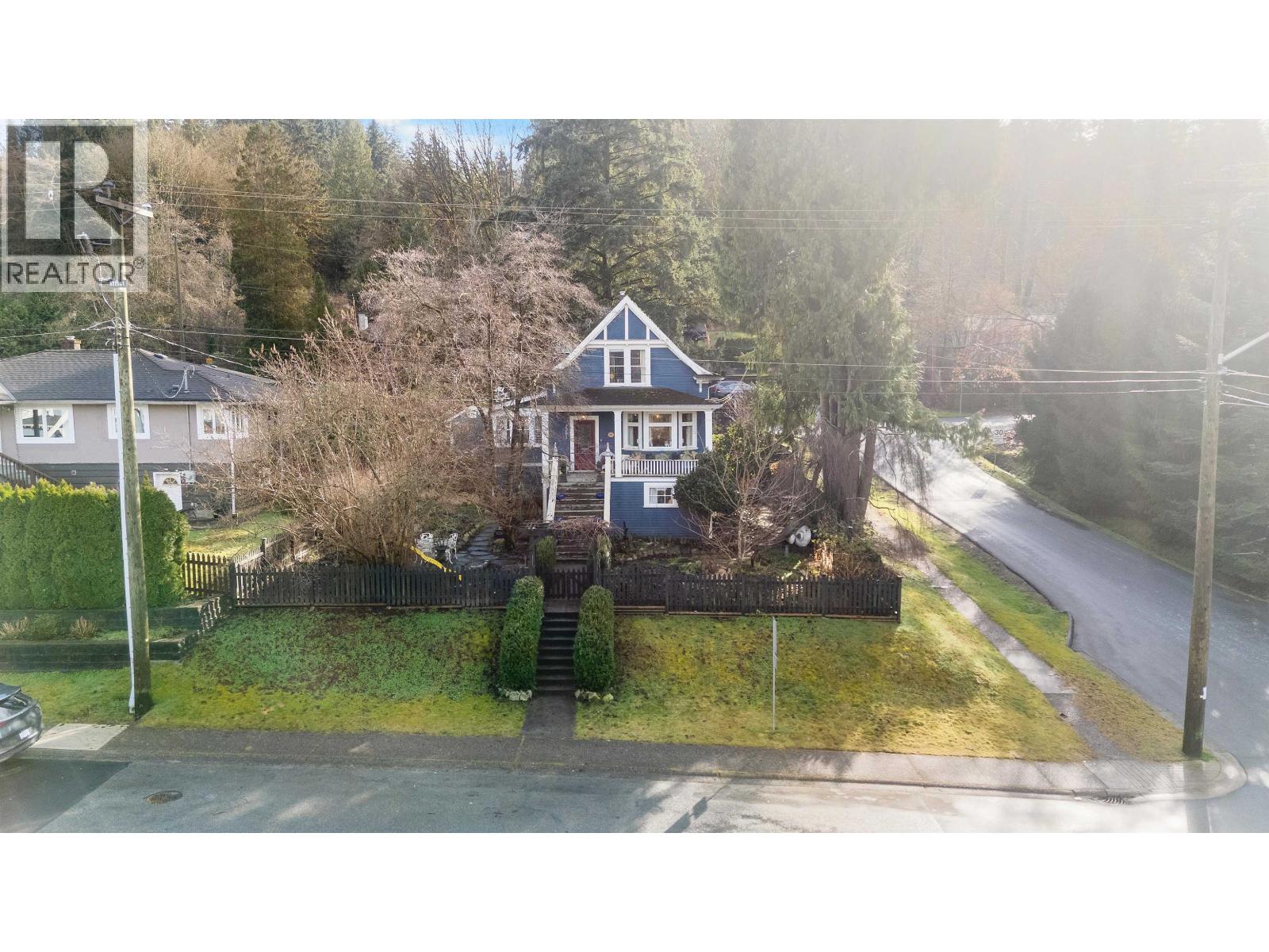 2201 St George Street, Port Moody, British Columbia  V3H 2G1 - Photo 2 - R3090876