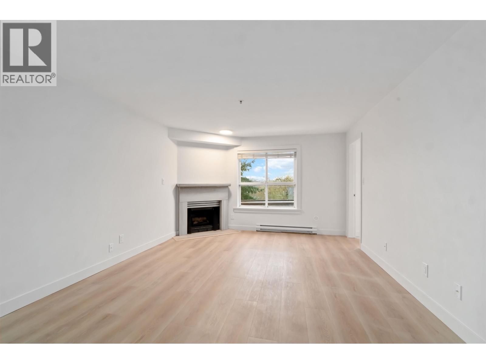 308 2928 Commercial Drive, Vancouver, British Columbia  V5N 4C9 - Photo 2 - R3090921