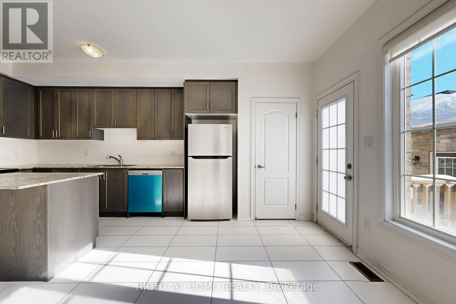 553 White's Hill Avenue, Markham, Ontario  L6B 1N9 - Photo 12 - N12796206