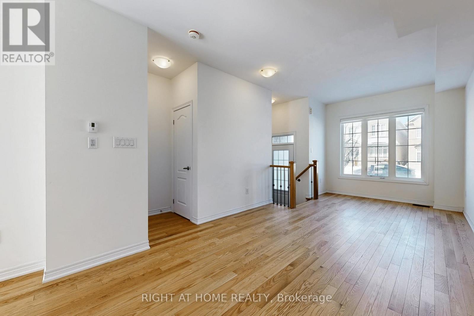 553 White's Hill Avenue, Markham, Ontario  L6B 1N9 - Photo 5 - N12796206