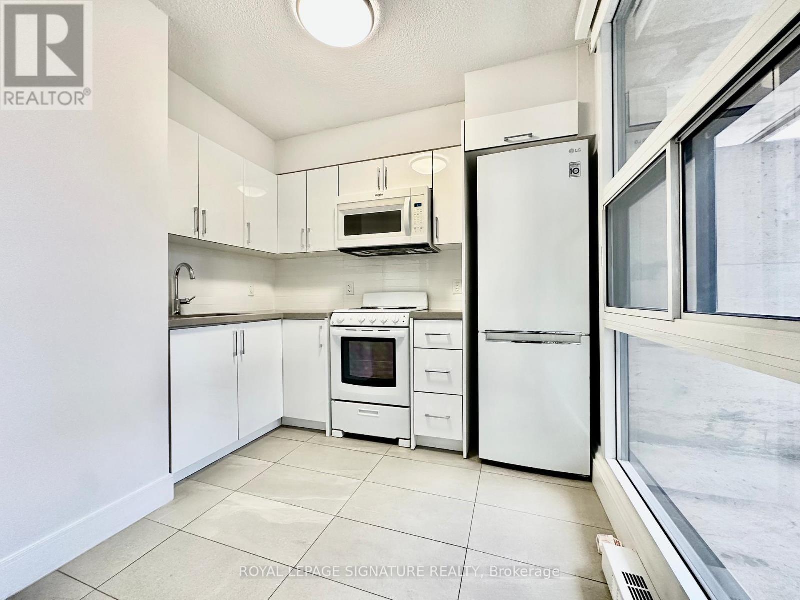 1701 - 33 Isabella Street, Toronto, Ontario  M4Y 2P7 - Photo 6 - C12793064