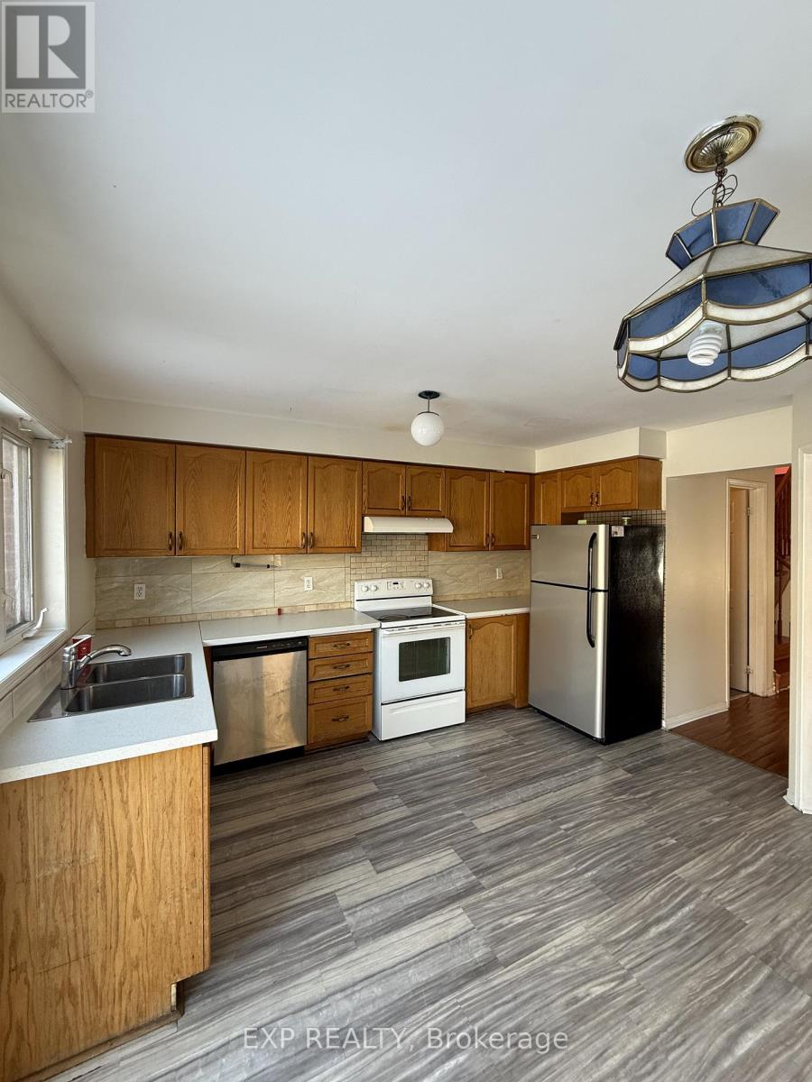 7680 Black Walnut Trail, Mississauga, Ontario  L5N 8A6 - Photo 7 - W12796204