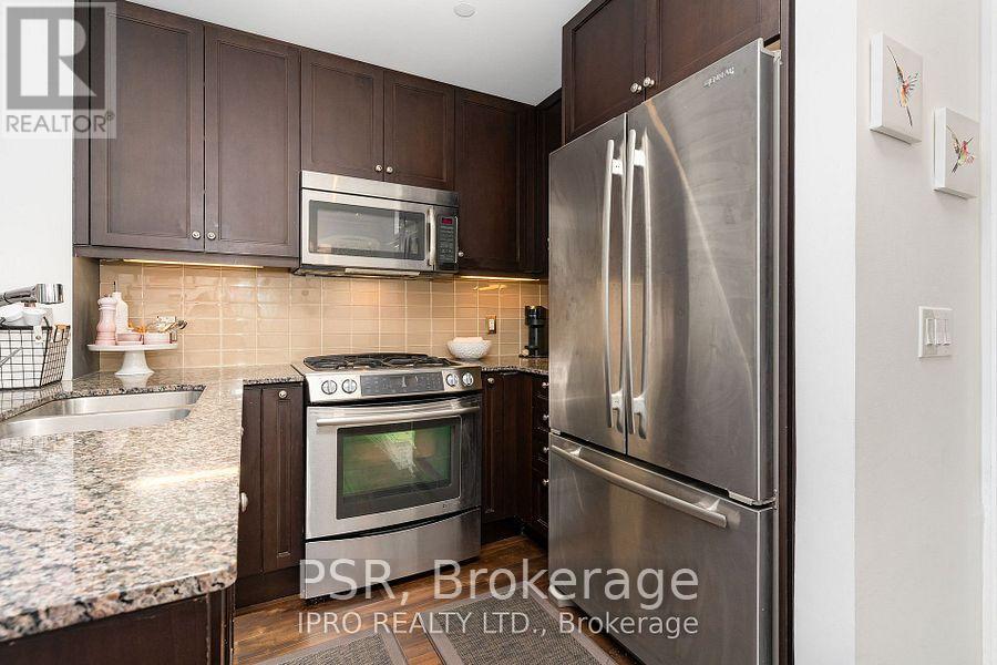 422 - 11 Bronte Road, Oakville, Ontario  L6L 0E1 - Photo 5 - W12796208