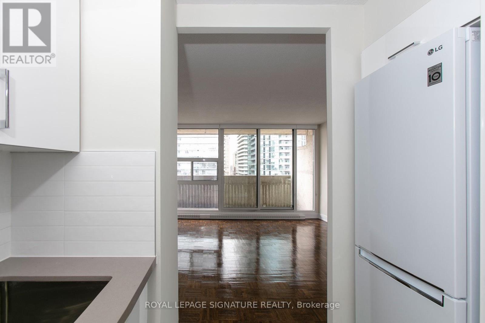 610 - 33 Isabella Street, Toronto, Ontario  M4Y 2P7 - Photo 2 - C12793670