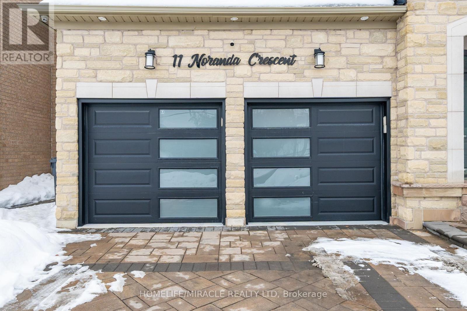 11 Noranda Crescent, Brampton, Ontario  L6Y 0M7 - Photo 2 - W12795690