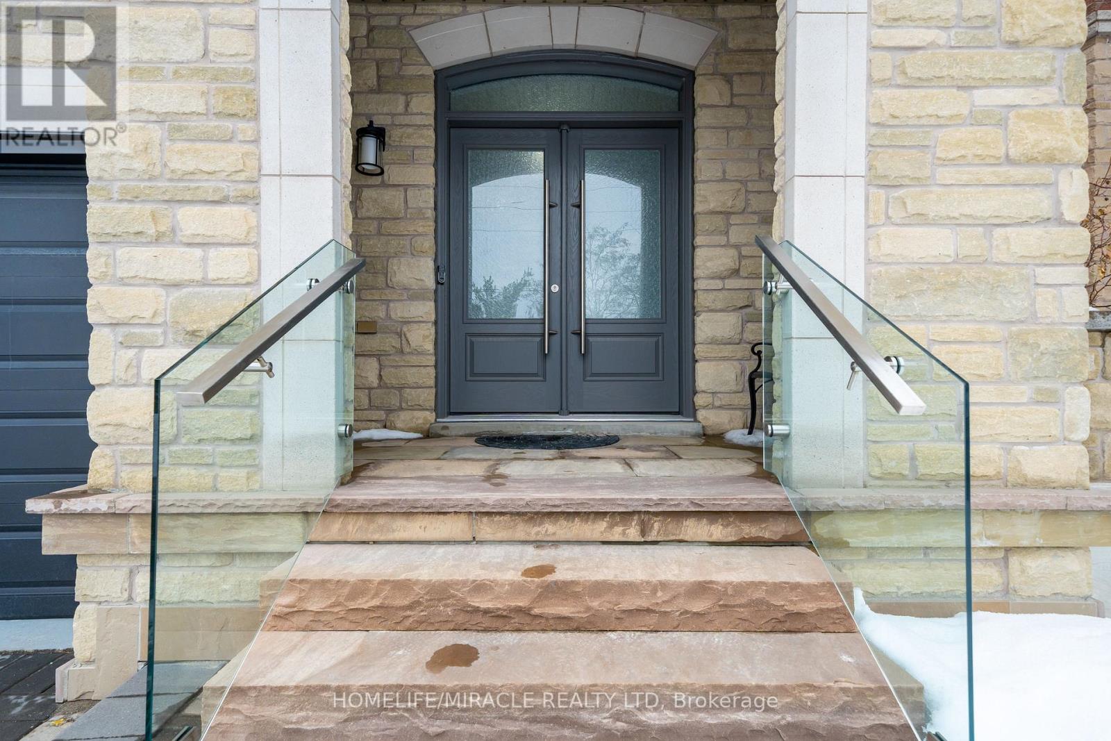 11 Noranda Crescent, Brampton, Ontario  L6Y 0M7 - Photo 4 - W12795690