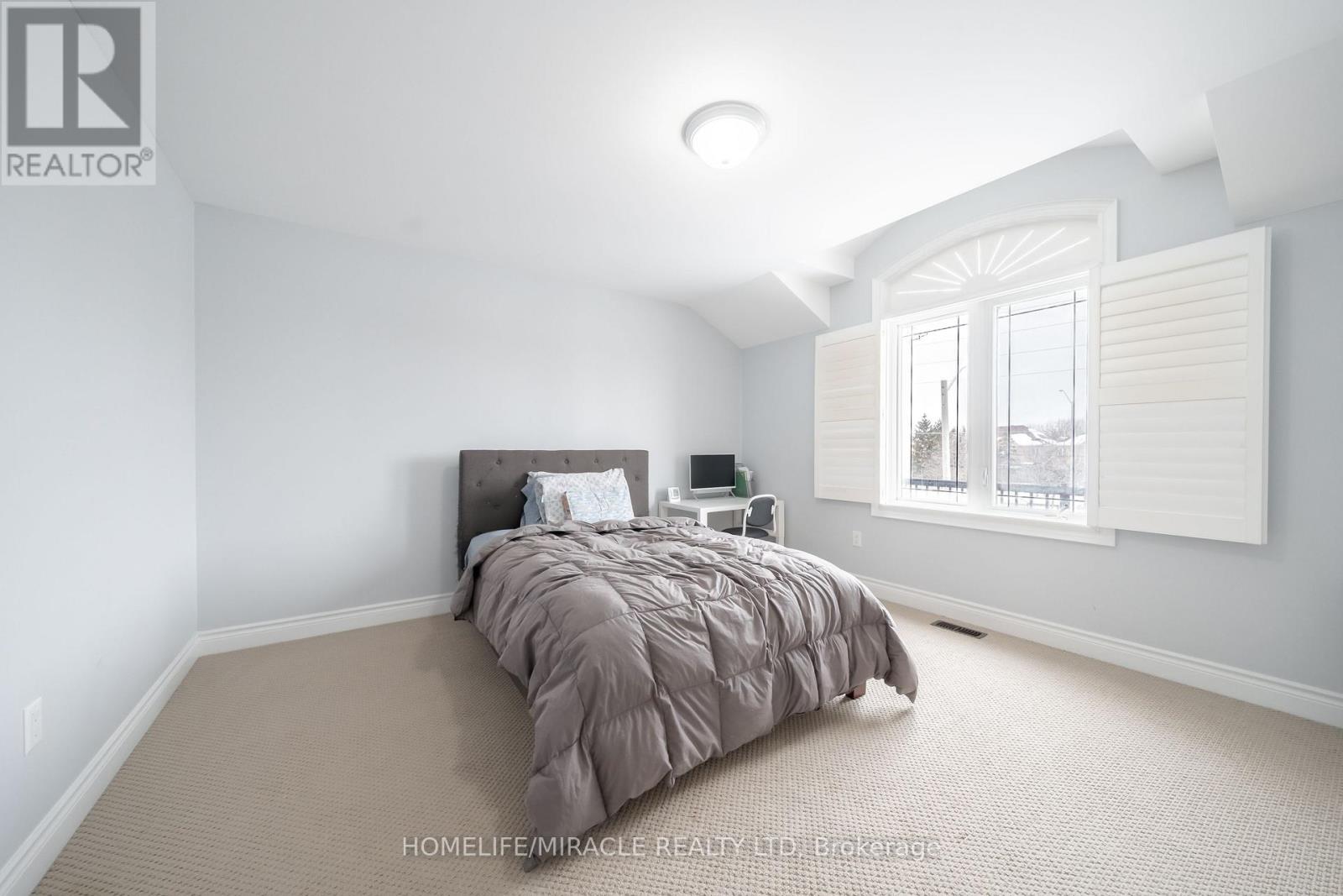 11 Noranda Crescent, Brampton, Ontario  L6Y 0M7 - Photo 5 - W12795690