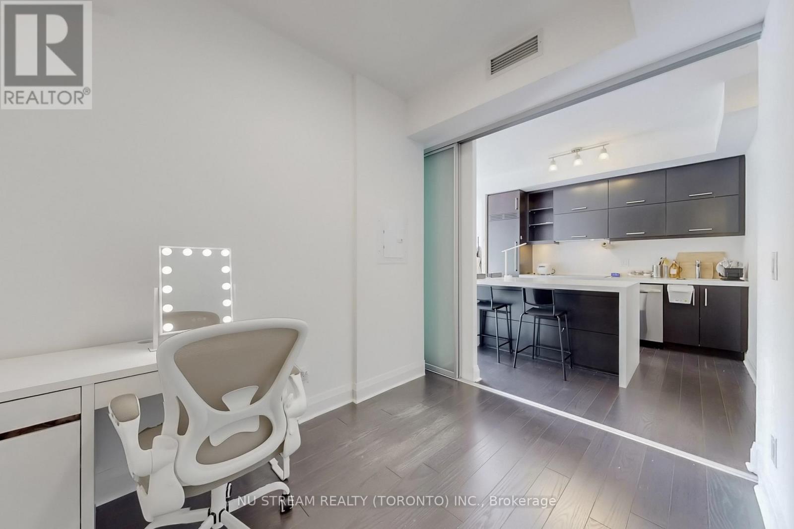 1403 - 1080 Bay Street, Toronto, Ontario  M5S 0A5 - Photo 15 - C12796228