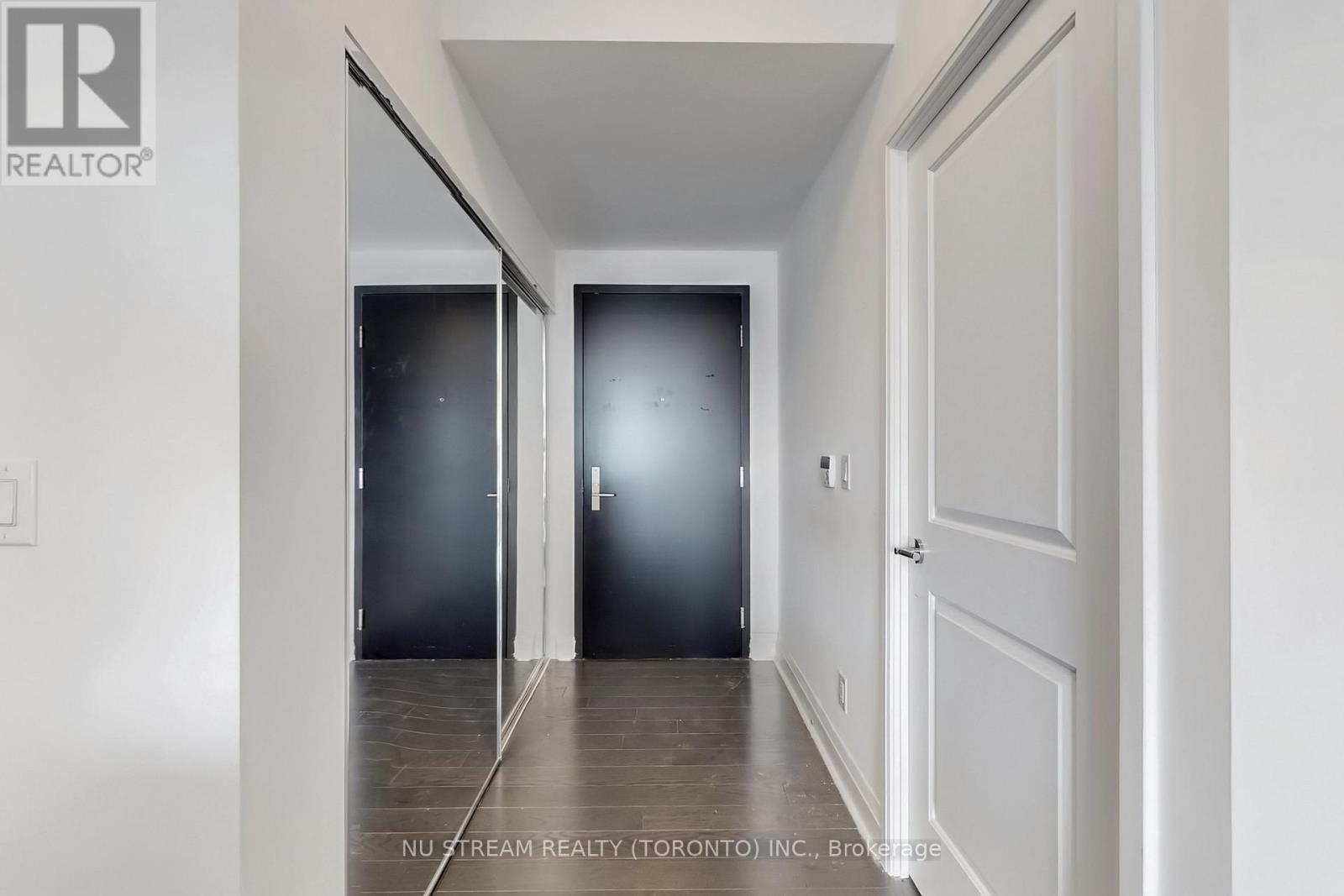 1403 - 1080 Bay Street, Toronto, Ontario  M5S 0A5 - Photo 18 - C12796228