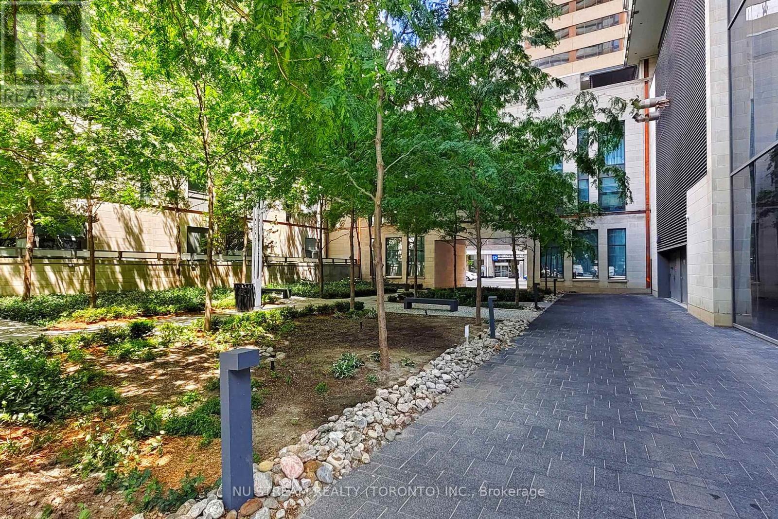 1403 - 1080 Bay Street, Toronto, Ontario  M5S 0A5 - Photo 2 - C12796228