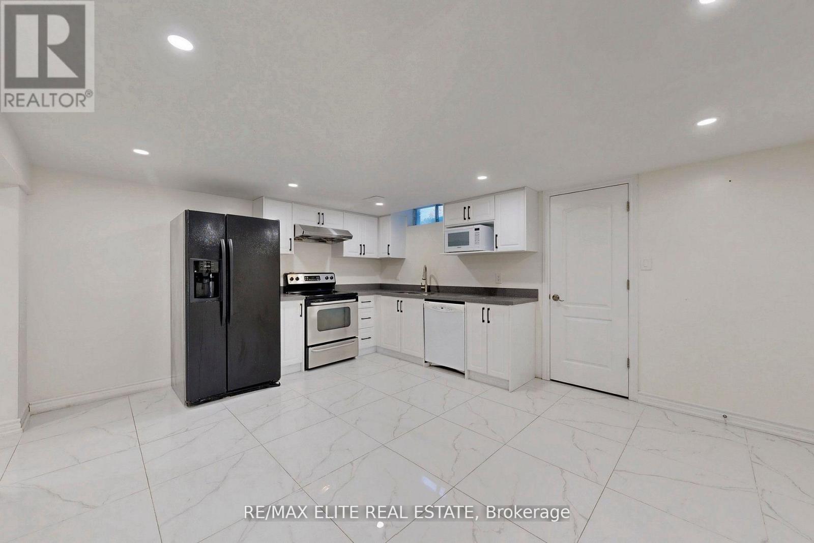 9 Island Lake Drive, Whitchurch-Stouffville, Ontario  L4A 7X4 - Photo 33 - N12796226