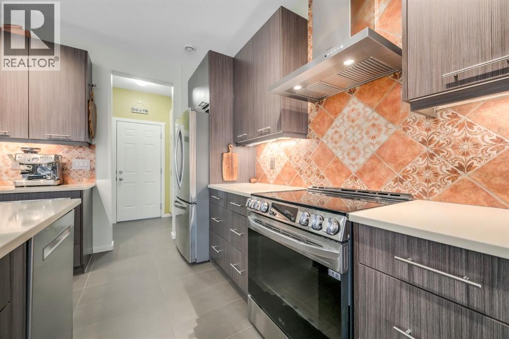 12 Sunrise View, Cochrane, Alberta  T4C 0W3 - Photo 7 - A2287157