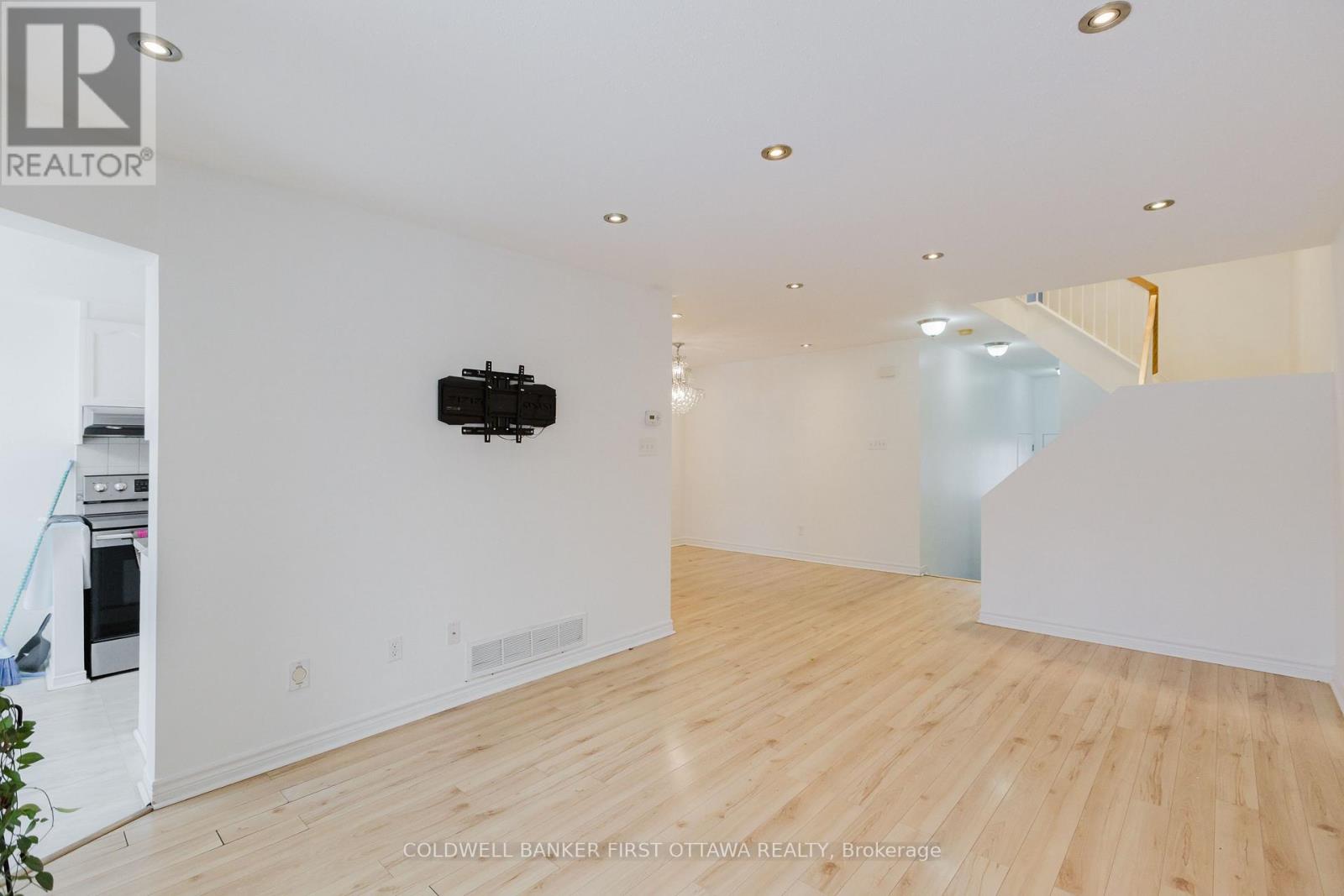 13 Villandry Street, Ottawa, Ontario  K2G 6X7 - Photo 12 - X12796248