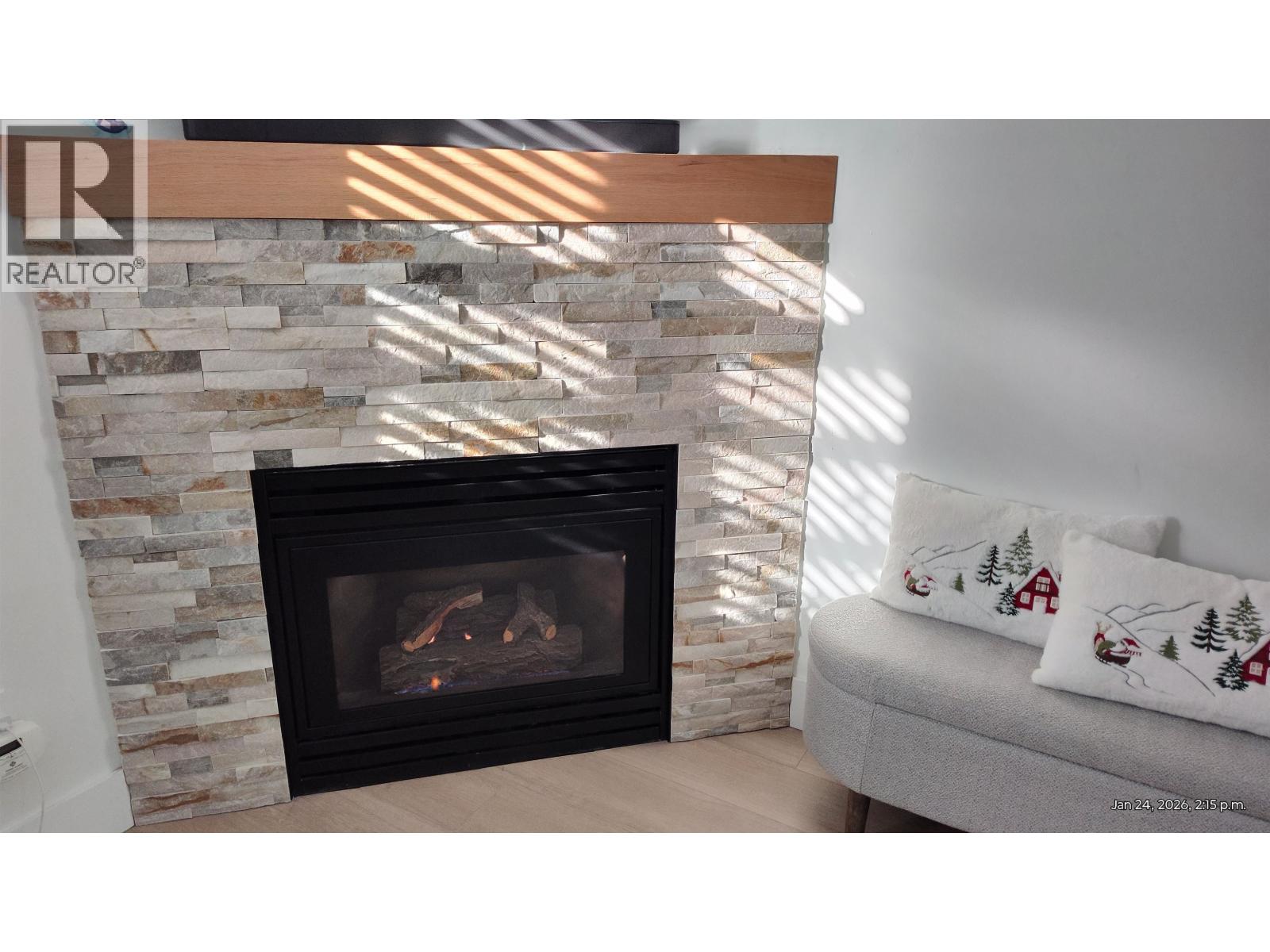 2 1233 W 16th Street, North Vancouver, British Columbia  V7P 1R5 - Photo 1 - R3090653