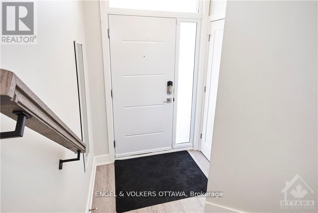 1 - 569 Mcleod Street, Ottawa, Ontario  K1R 5R2 - Photo 2 - X12796258