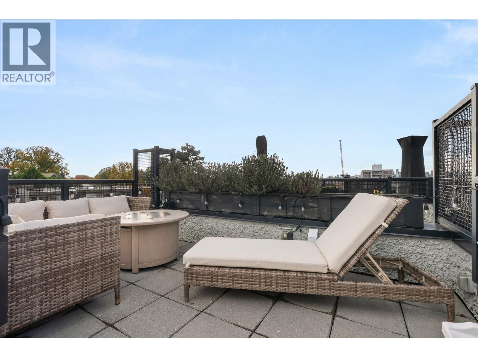 4 1851 Adanac Street, Vancouver, British Columbia  V5L 2E1 - Photo 2 - R3083986