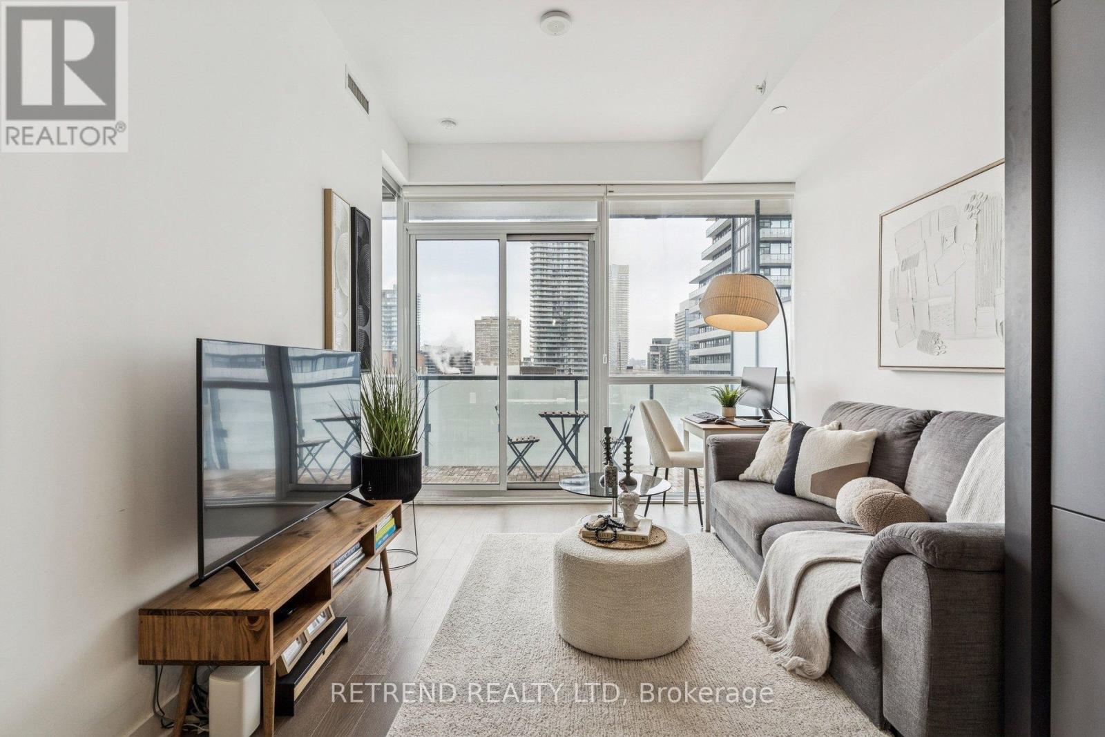 3006 - 15 Grenville Street, Toronto, Ontario  M4Y 0B9 - Photo 2 - C12796274