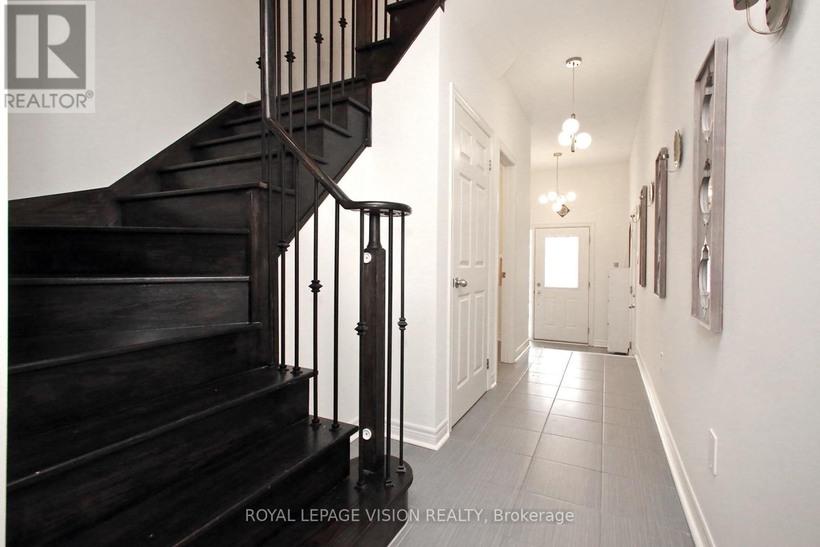 25 Jevons Drive, Ajax, Ontario  L1Z 0Z5 - Photo 3 - E12796292