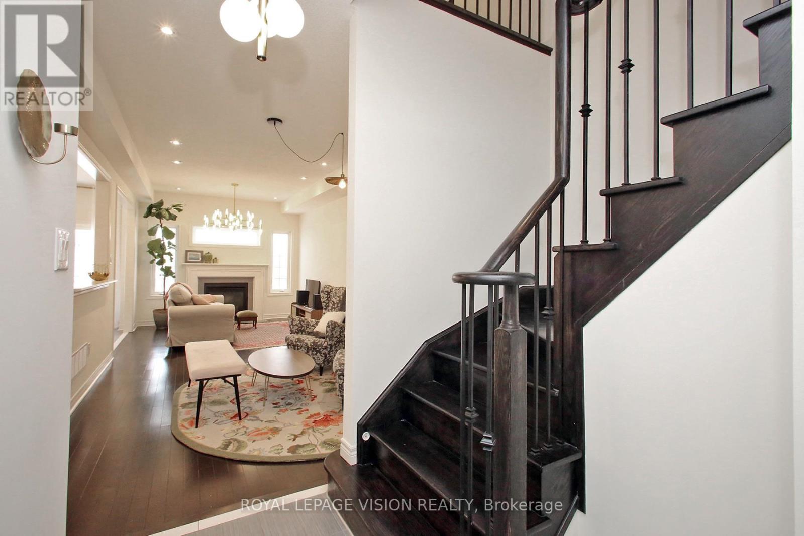 25 Jevons Drive, Ajax, Ontario  L1Z 0Z5 - Photo 4 - E12796292