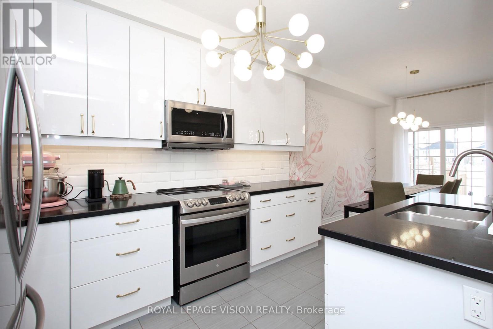 25 Jevons Drive, Ajax, Ontario  L1Z 0Z5 - Photo 9 - E12796292