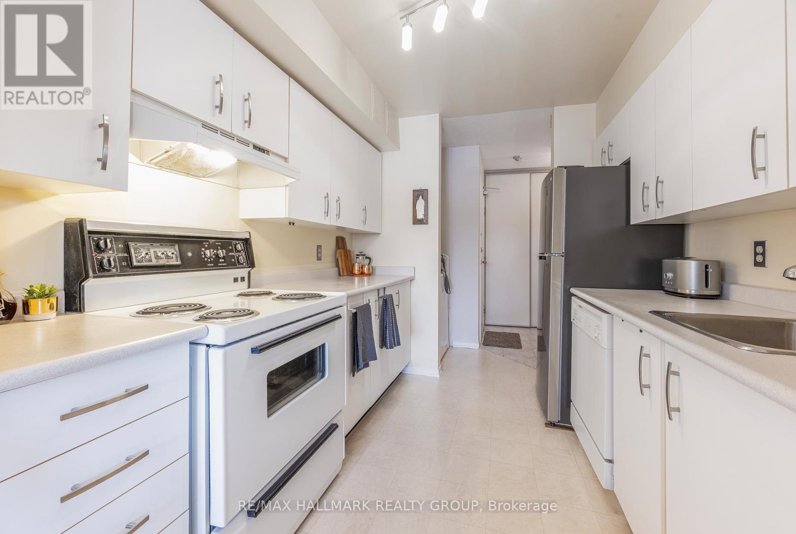 302 - 318 Lorry Greenberg Drive, Ottawa, Ontario  K1T 2R5 - Photo 11 - X12796308