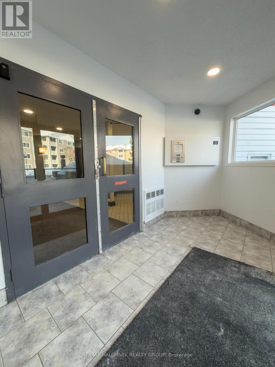 302 - 318 Lorry Greenberg Drive, Ottawa, Ontario  K1T 2R5 - Photo 3 - X12796308