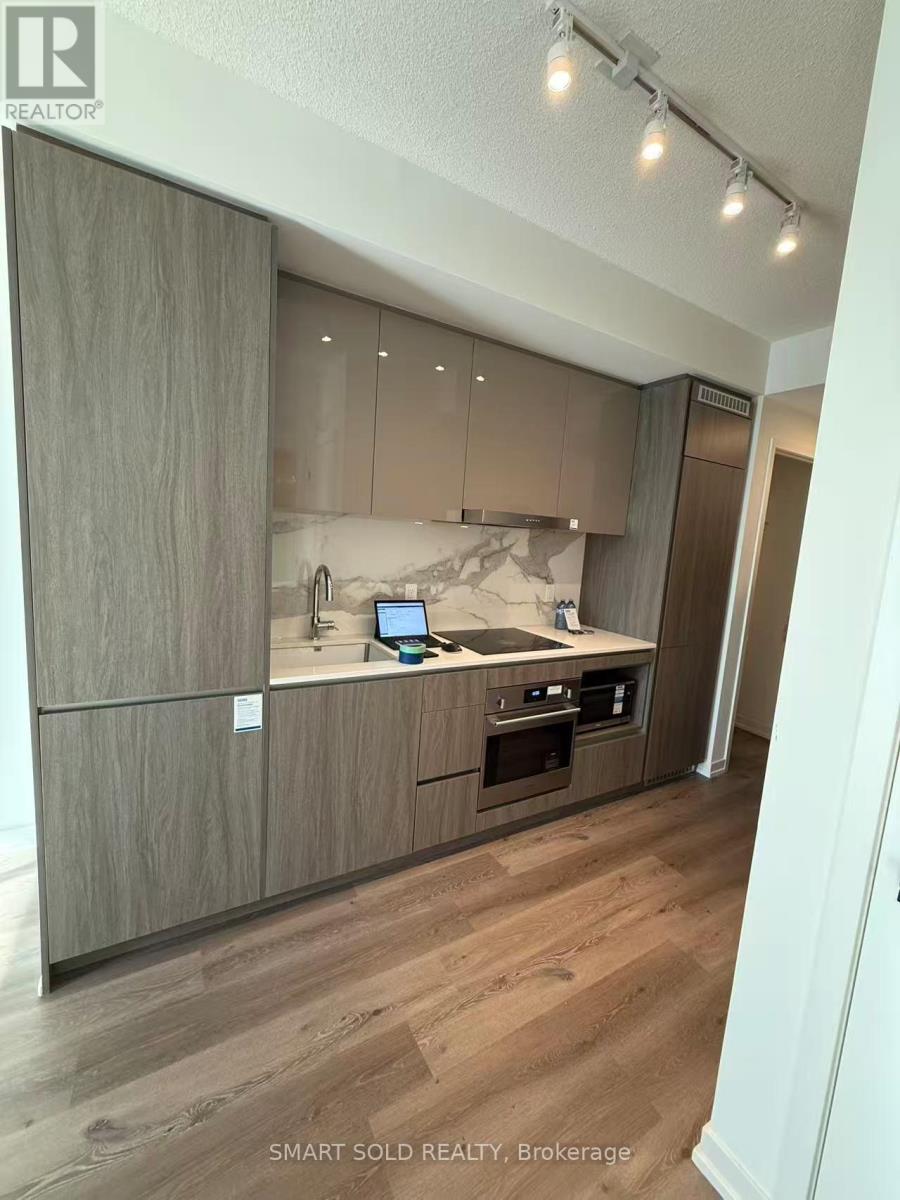 3015 - 28 Interchange Way, Vaughan, Ontario  L4K 0P8 - Photo 3 - N12796296