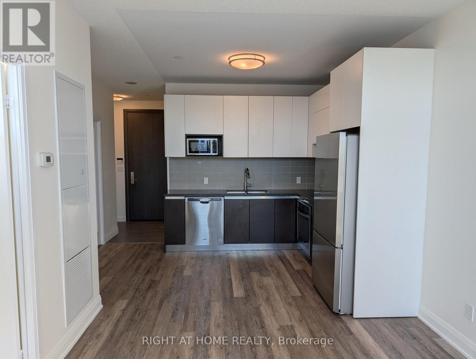 812 - 15 Water Walk Drive, Markham, Ontario  L6G 0G2 - Photo 2 - N12796324