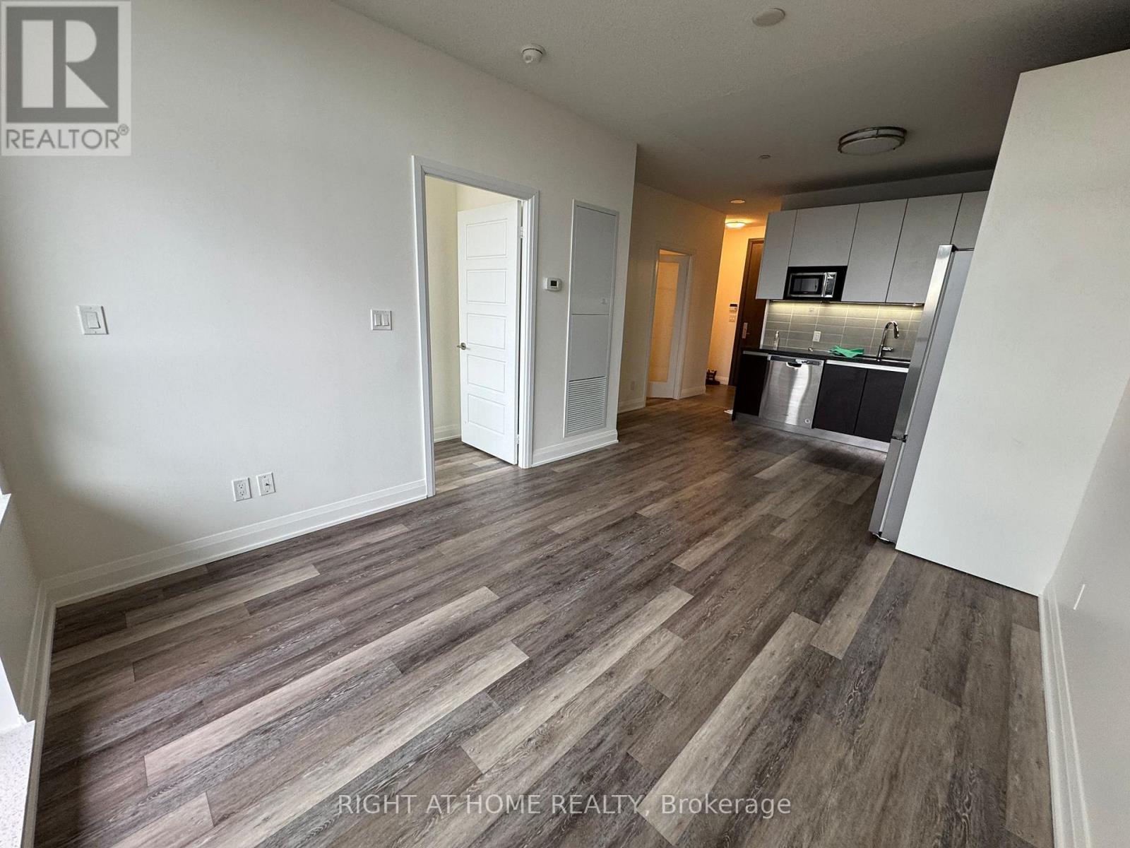 812 - 15 Water Walk Drive, Markham, Ontario  L6G 0G2 - Photo 4 - N12796324