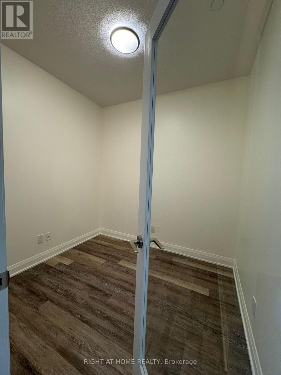 812 - 15 Water Walk Drive, Markham, Ontario  L6G 0G2 - Photo 7 - N12796324