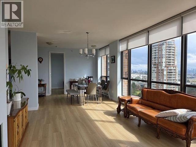 2001 6823 Station Hill Drive, Burnaby, British Columbia  V3N 0A9 - Photo 2 - R3090822