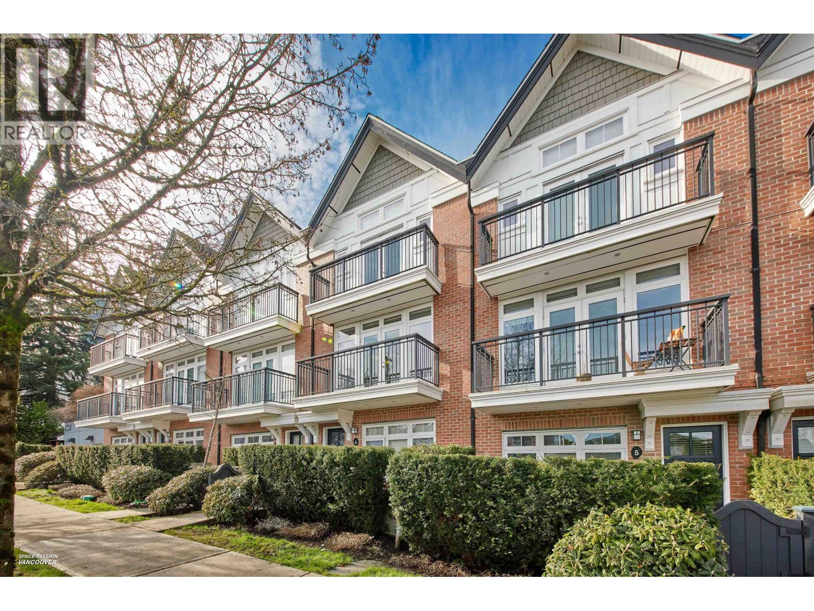 17 5655 CHAFFEY AVENUE, Burnaby, British Columbia