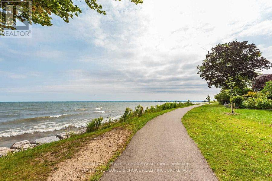 3242 Shelburne Place, Oakville, Ontario  L6L 5V9 - Photo 2 - W12707310