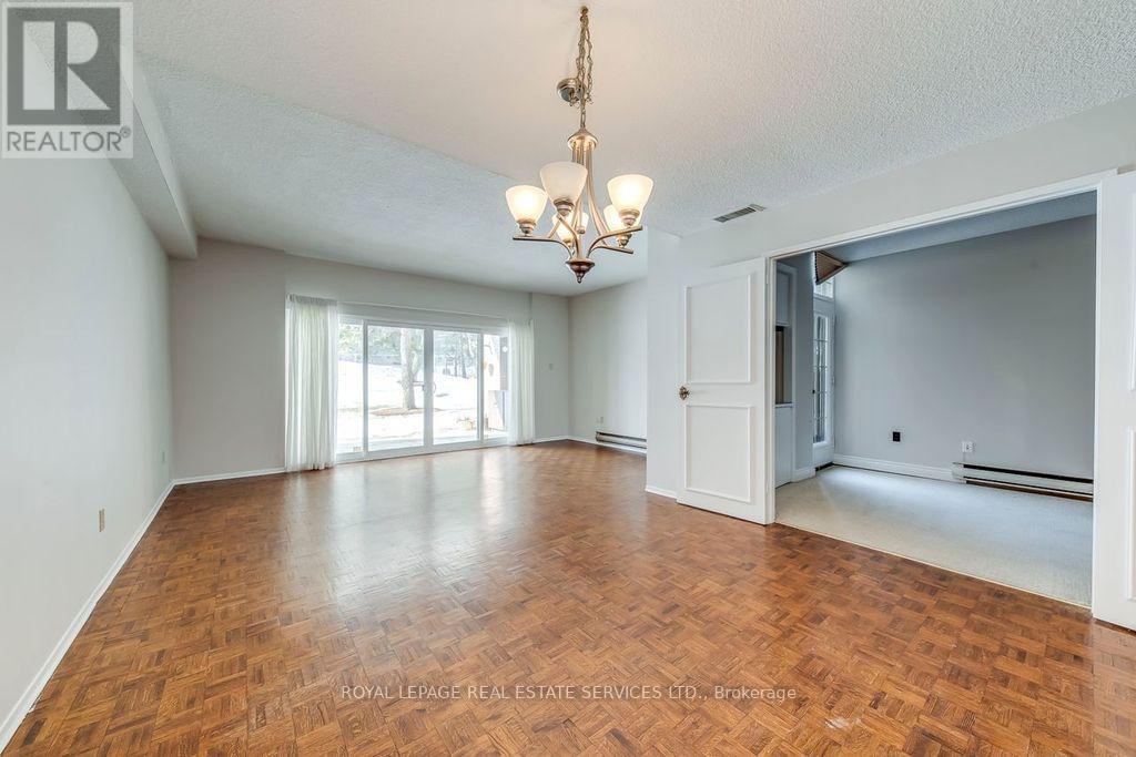 105 - 965 Inverhouse Drive, Mississauga, Ontario  L5J 4B4 - Photo 4 - W12792612
