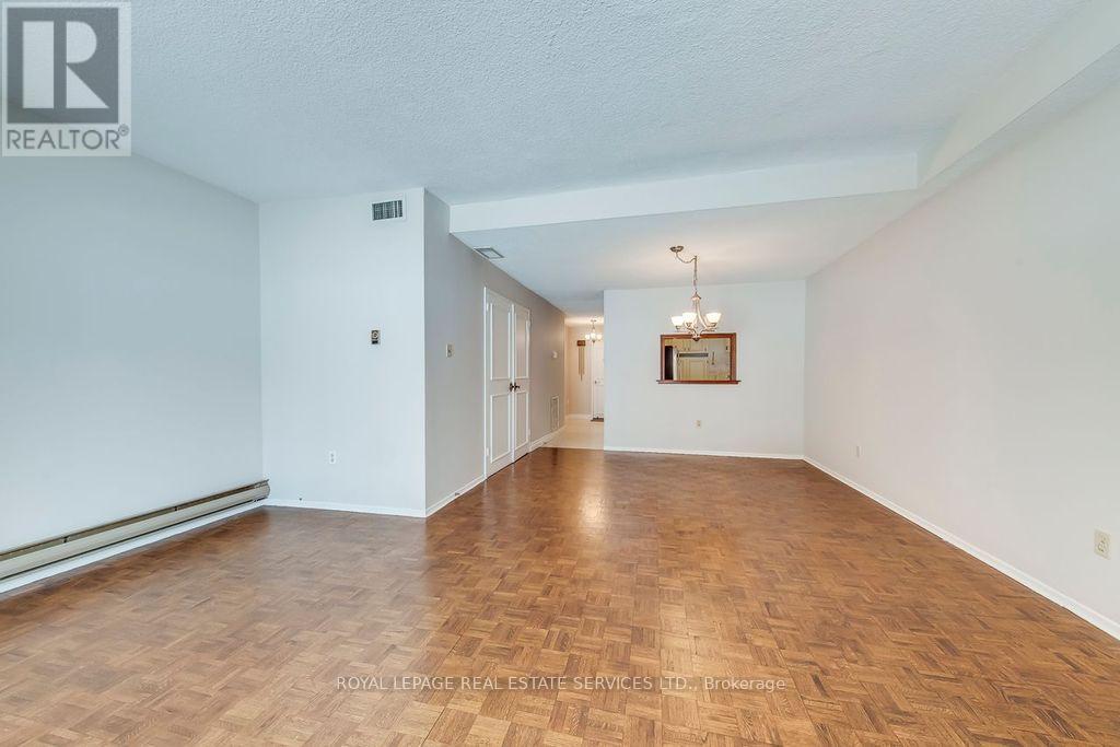 105 - 965 Inverhouse Drive, Mississauga, Ontario  L5J 4B4 - Photo 5 - W12792612