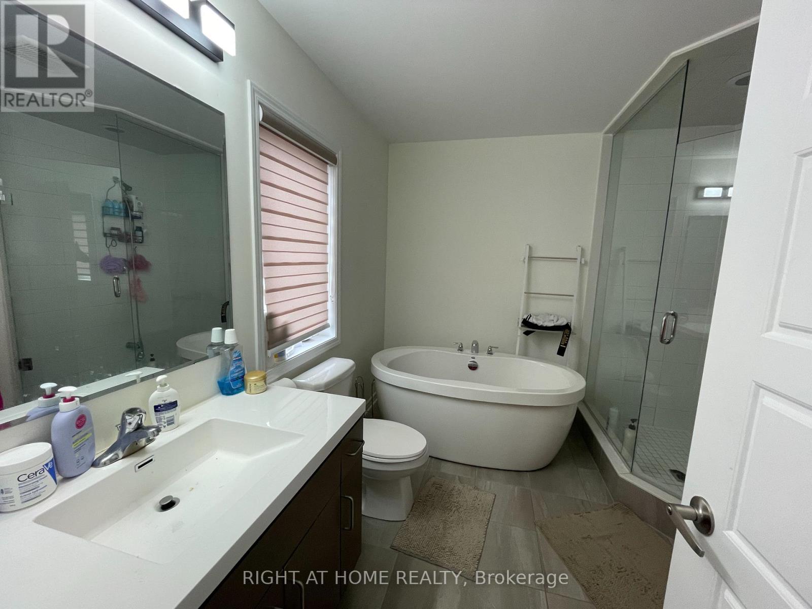 21 - 1222 Rose Way, Milton, Ontario  L9E 1P2 - Photo 11 - W12588270